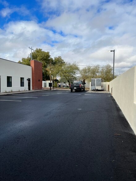 More Photos Of 726 E Monroe Ave, Buckeye Light Distribution For Lease