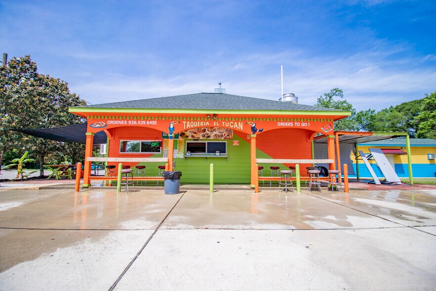 More Photos Of 518 Mill Ave, Conroe General Retail For Sale