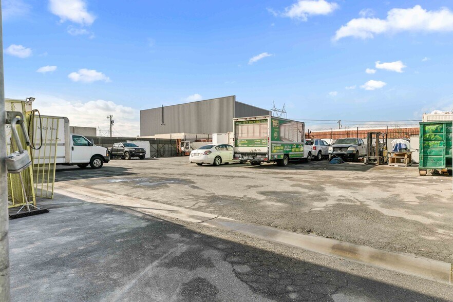 More Photos Of 8115 Lankershim Blvd, North Hollywood Warehouse For Lease