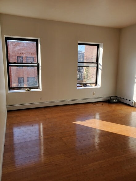More Photos Of 358 Grove St, Jersey City Storefront Retail Residential For Lease