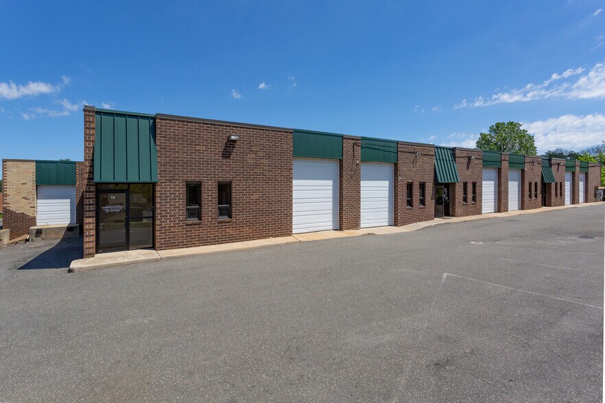 More Photos Of 36 Carlough Rd, Bohemia Warehouse For Lease