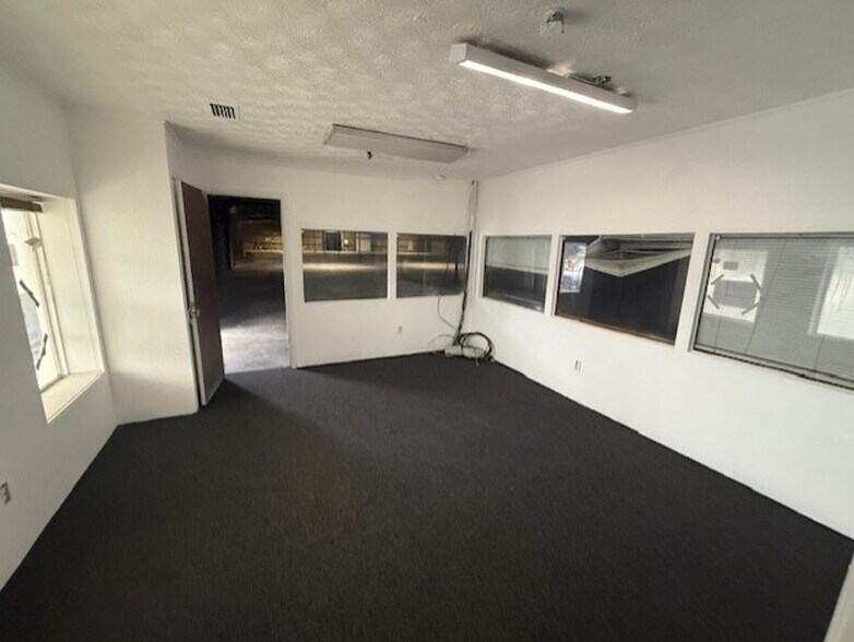 More Photos Of 479 Zoo Pky, Jacksonville Warehouse For Lease