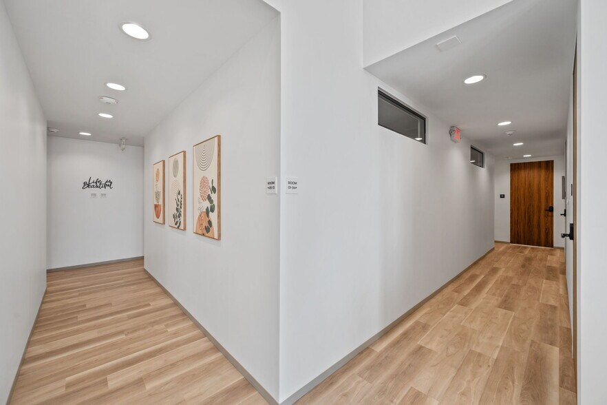 More Photos Of 6909 Grand Blvd, Houston Medical For Lease