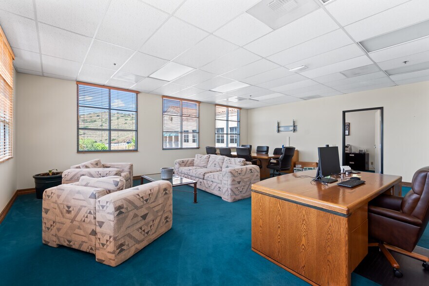 More Photos Of 816 Camarillo Springs Rd, Camarillo Office For Sale