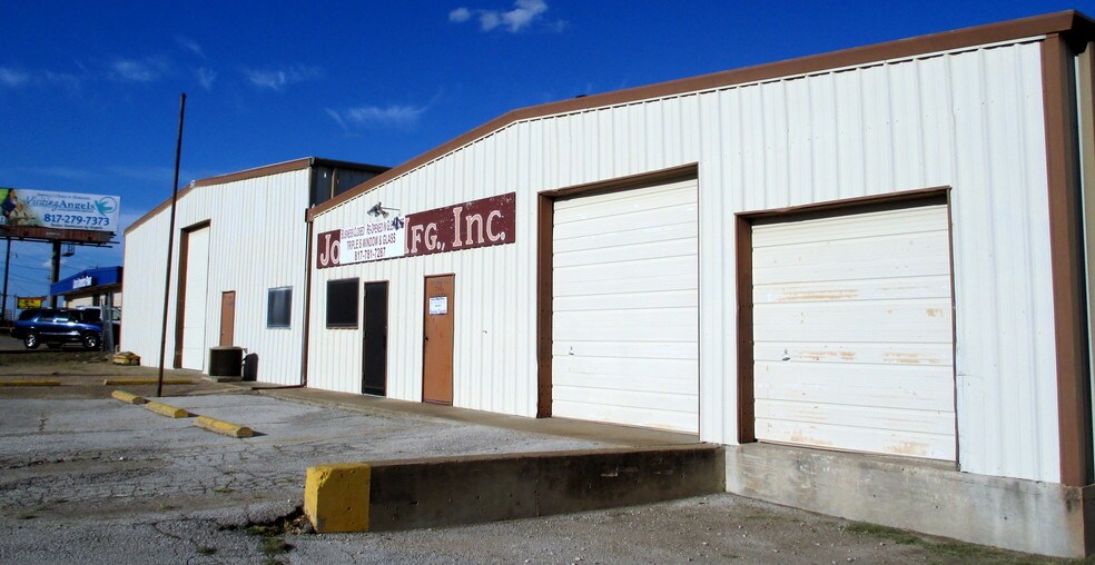 More Photos Of 440 N Broadway St, Joshua Manufacturing For Lease