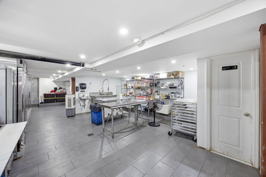 More Photos Of 1041 Flushing, Brooklyn Restaurant For Lease