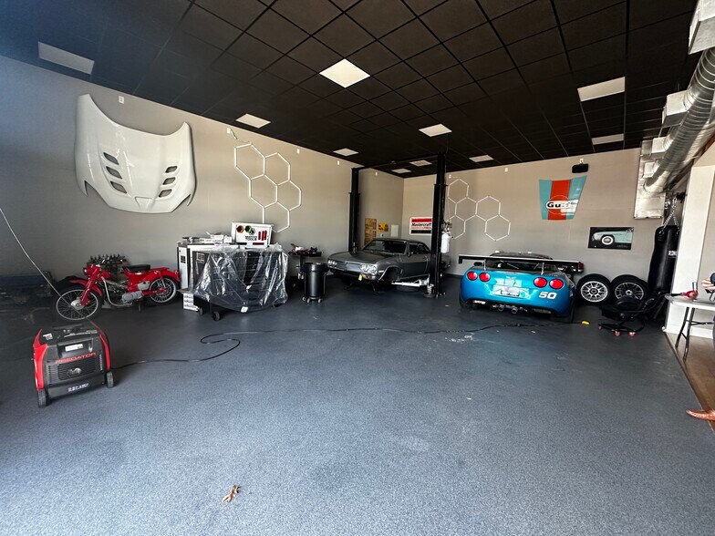 More Photos Of 2441 Pecan St, Carrollton Industrial For Sale