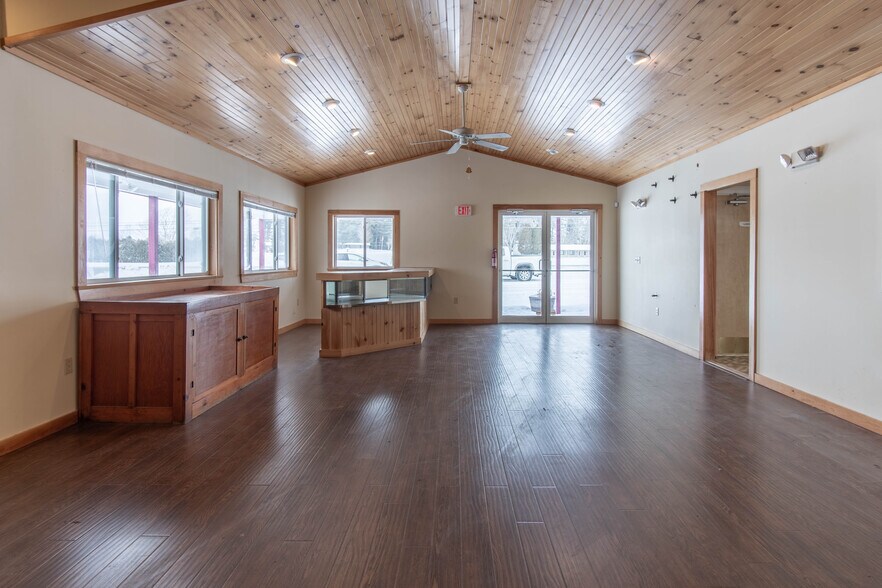 More Photos Of 43748/43752 NY-12 Rt, Alexandria Bay Freestanding For Sale