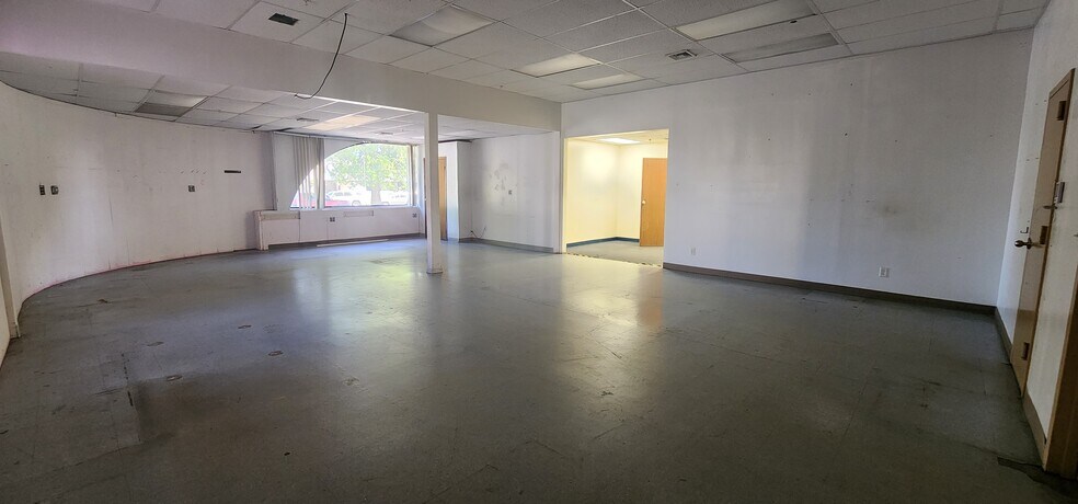 More Photos Of 70 Air Park Dr, Ronkonkoma Manufacturing For Lease