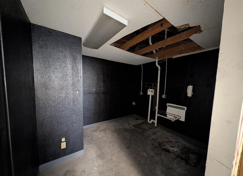 More Photos Of 7501 N University St, Peoria General Retail For Lease