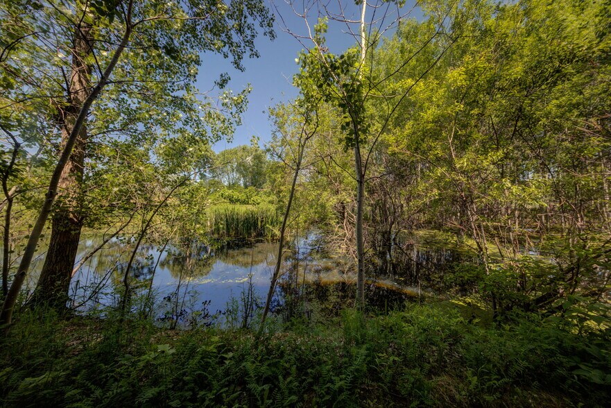 More Photos Of 7002-7018 N 6th St, Oakdale Light Manufacturing For Lease