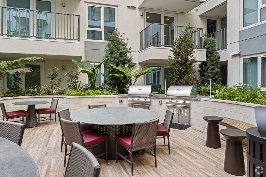 More Photos Of 6220 Selma Ave, Los Angeles Apartments For Lease