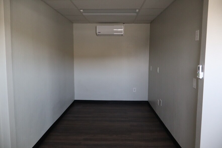 More Photos Of 6911 Doniphan Dr, El Paso Office For Lease