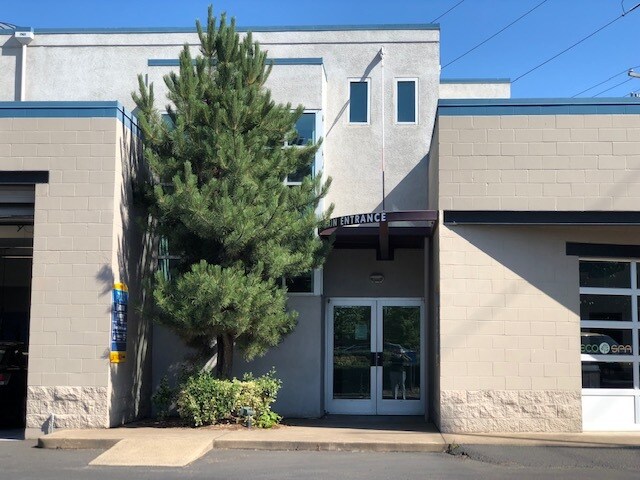 Primary Photo Of 3555 Gateway St, Springfield Office For Lease