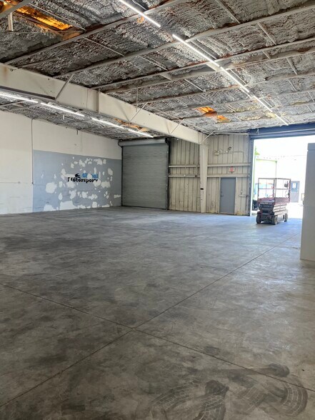 More Photos Of 3906 Arnold Ave, Naples Warehouse For Lease