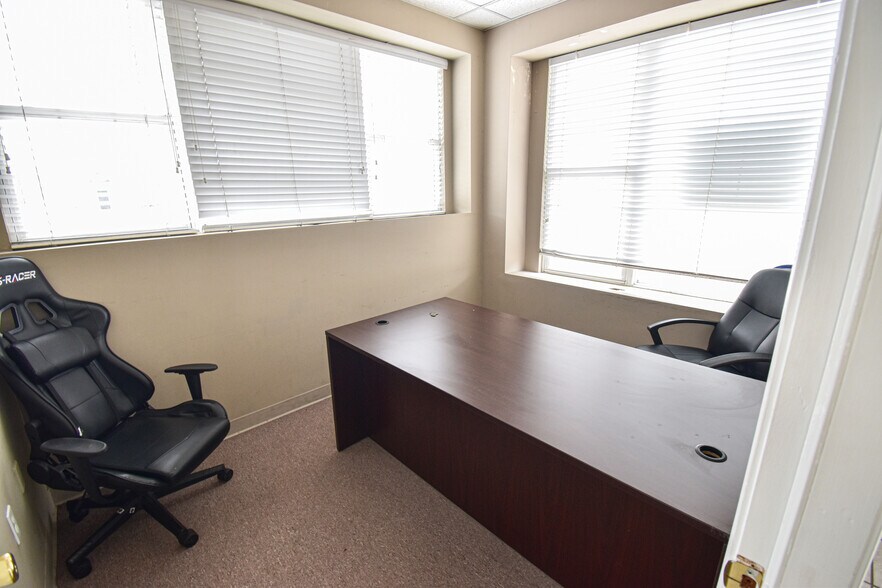 More Photos Of 1907 24th St, Northport Office For Sale