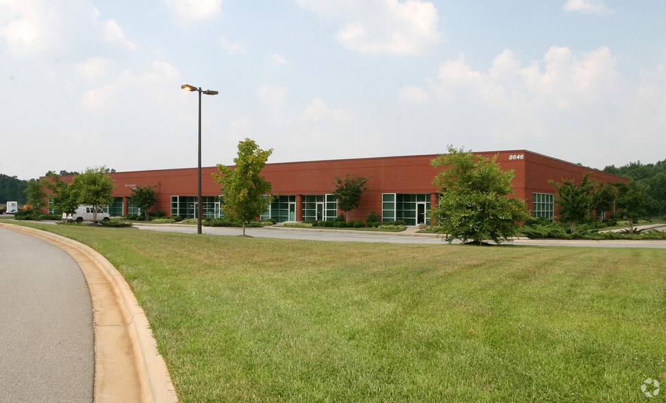 More Photos Of 8642 W Market St, Greensboro Unknown For Lease