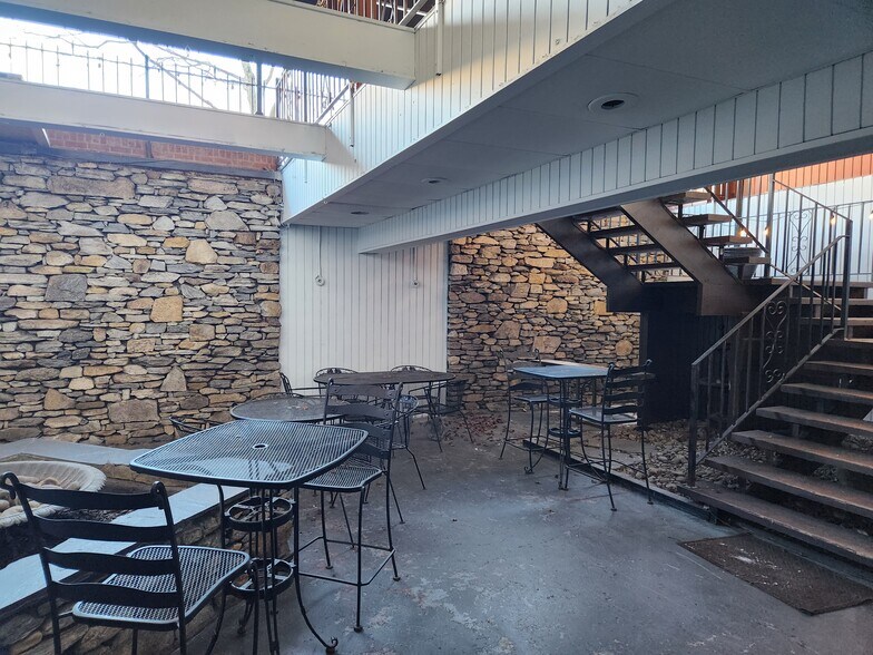 More Photos Of 321 N Main St, Hendersonville Restaurant For Lease