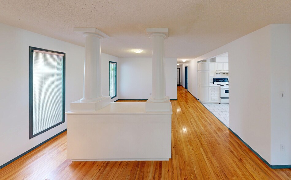 More Photos Of 10941 81 Av NW, Edmonton Dormitory For Sale