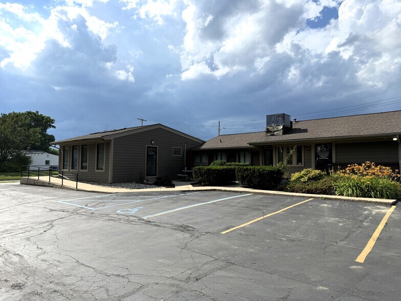 More Photos Of 5685 Highland Rd, Waterford Medical For Sale