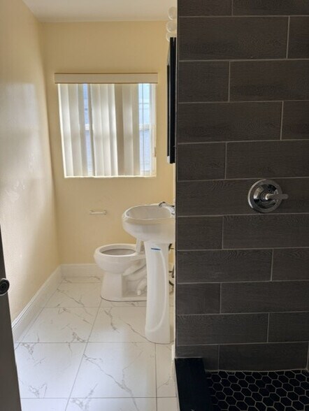 More Photos Of 905 Pine Hills Rd, Orlando Office Residential For Lease
