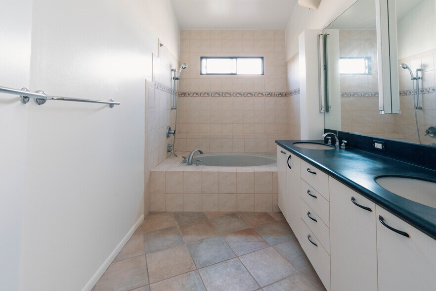 More Photos Of 1709 Kalani St, Honolulu Freestanding For Sale