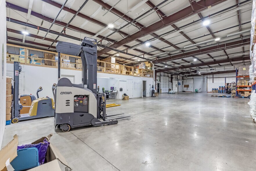 More Photos Of 2312 Centennial Cir, Gainesville Warehouse For Sale