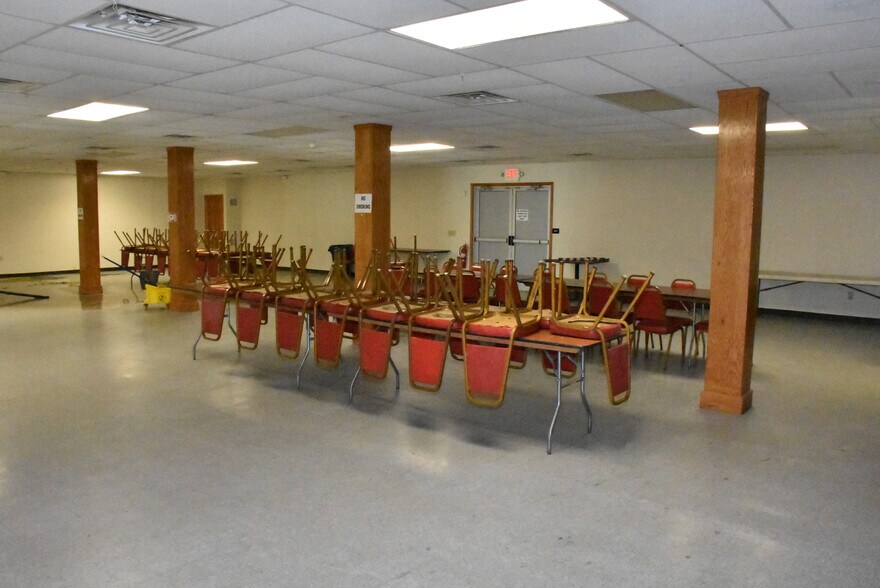 More Photos Of 18208 Cussewago Rd, Meadville Restaurant For Sale