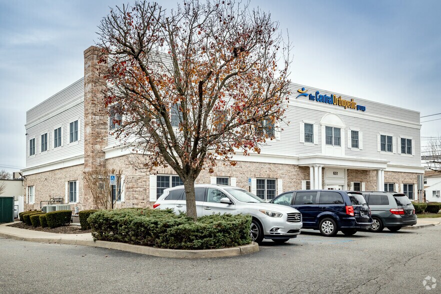 More Photos Of 651 Old Country Rd, Plainview Office For Lease