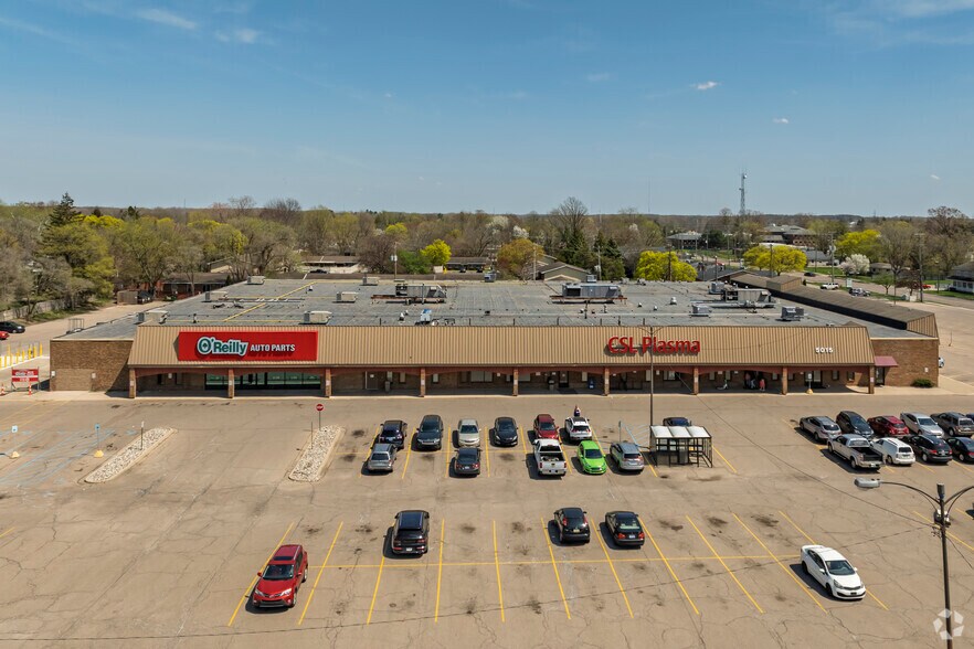 More Photos Of 5015 S Cedar St, Lansing Storefront For Lease