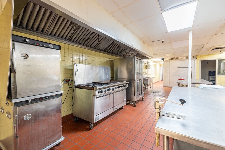 More Photos Of 6902 Chicago Rd, Warren Schools For Sale