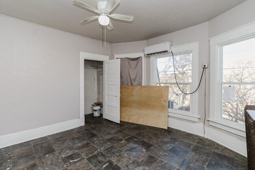 More Photos Of 638 N Broadway Ave, Wichita Multifamily For Sale