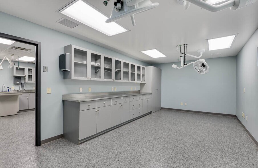 More Photos Of 32 E Mendota Rd, Inver Grove Heights Auto Dealership For Sale