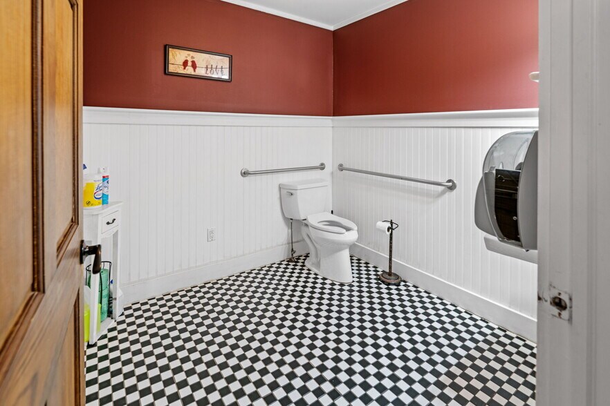 More Photos Of 688 E Bay Ave, Barnegat Restaurant For Sale