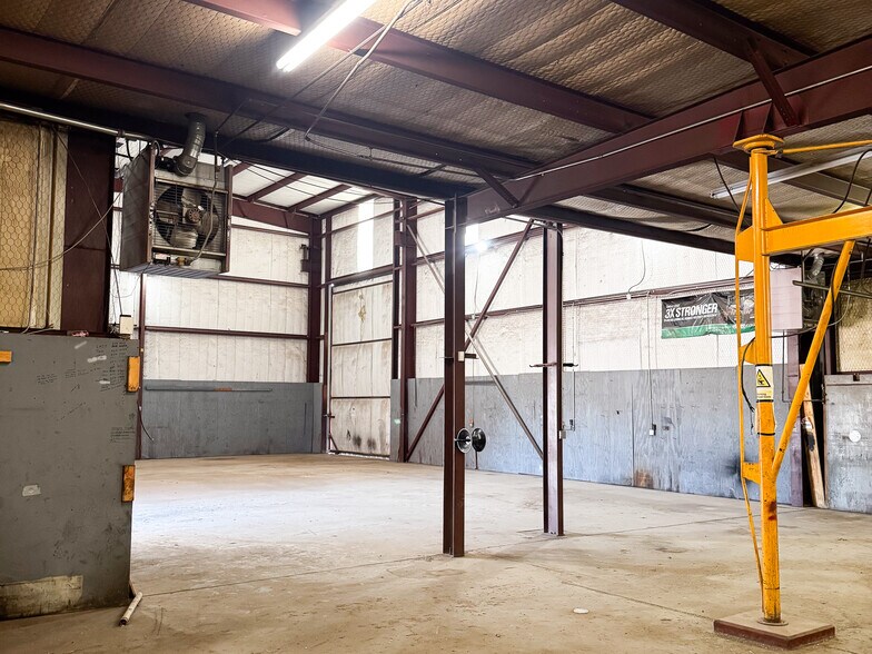 More Photos Of 1215 S Florida St, Borger Warehouse For Lease