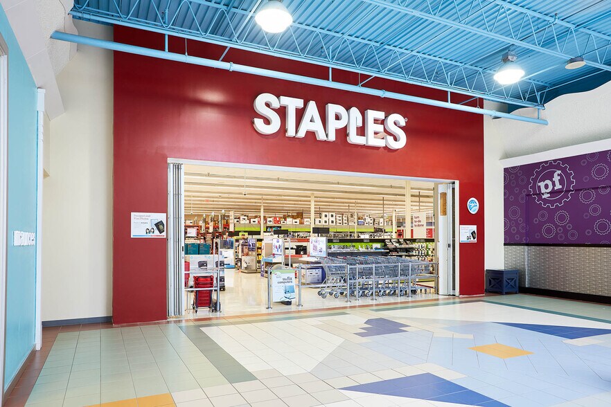 More Photos Of 1100 Pembroke St E, Pembroke General Retail For Lease