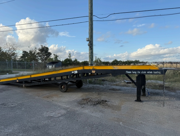 More Photos Of 9041 Wingtip Dr, Houston Warehouse For Lease