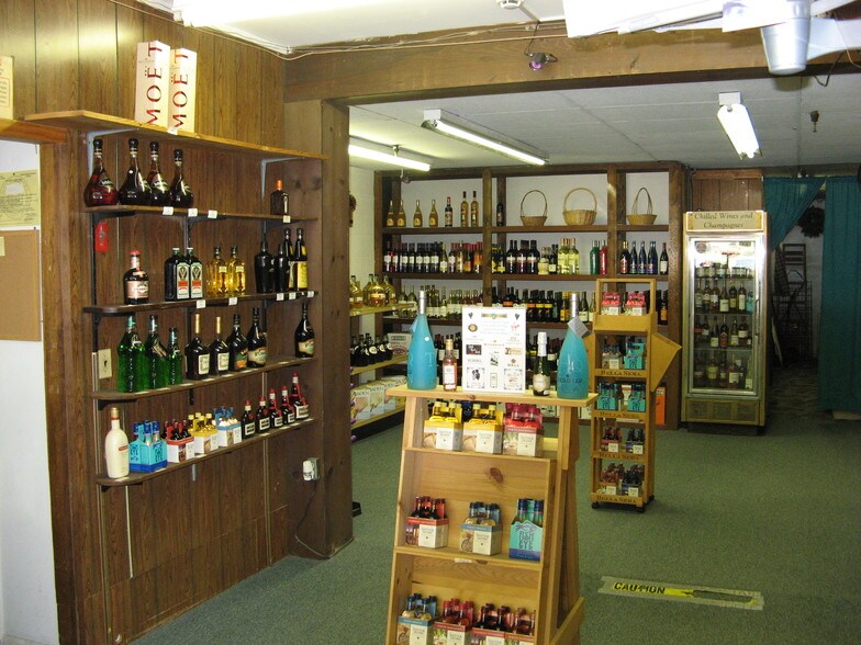 More Photos Of 215 Quassaick Ave, New Windsor Township General Retail For Lease