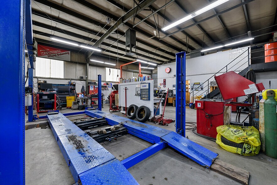 More Photos Of 560 W 800 S, Bountiful Auto Repair For Sale