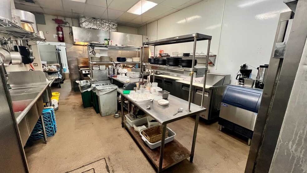 More Photos Of 6744 Greenleaf Ave, Whittier Loft Creative Space For Lease