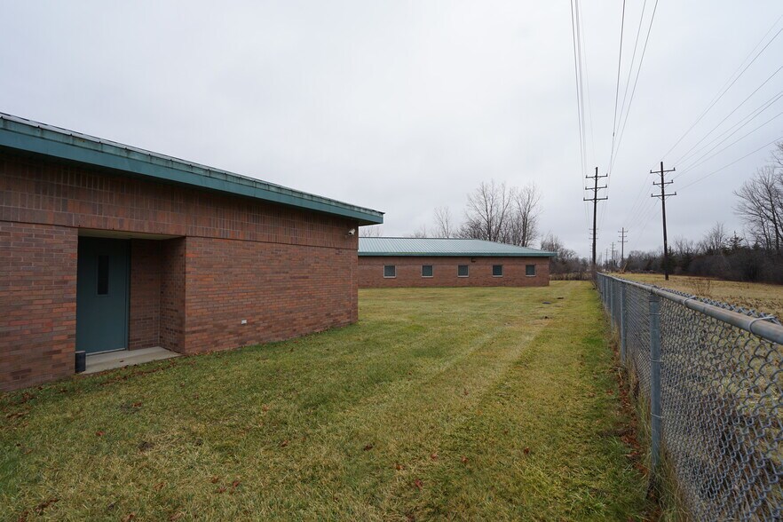 More Photos Of 1835 Treanor St, Saginaw Rehabilitation Center For Sale