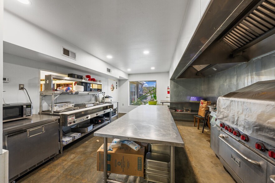 More Photos Of 4455 Highway 27, Kerrville Flex For Sale