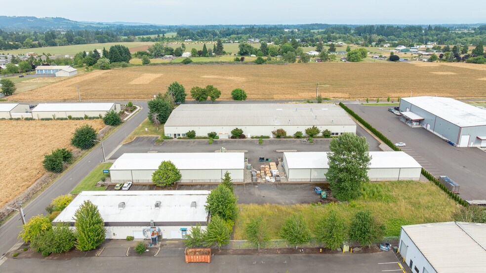 More Photos Of 3200 NE Rivergate St, Mcminnville Service For Sale