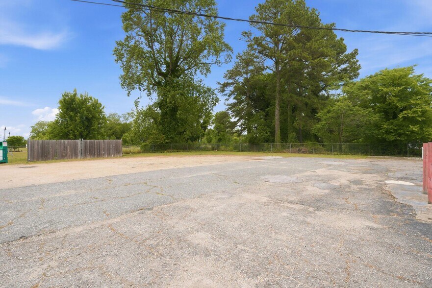 More Photos Of 415 S John St, Goldsboro Restaurant For Sale