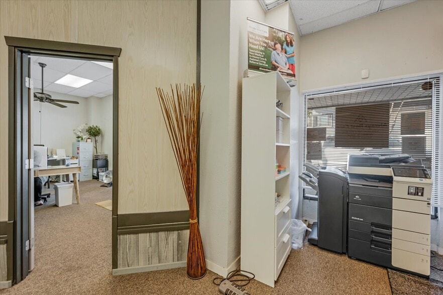 More Photos Of 339 W D St, Lemoore Storefront For Sale