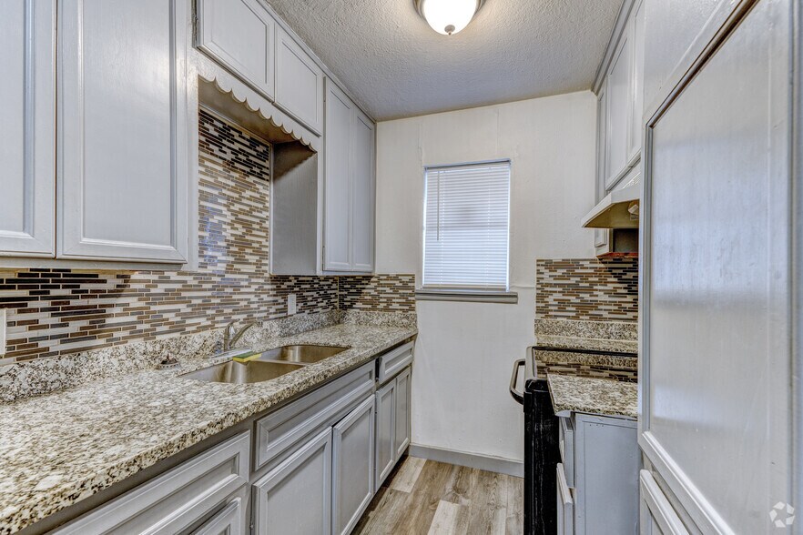 More Photos Of 1001-1007 Spooner St, Pasadena Apartments For Sale