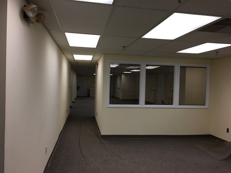 More Photos Of 74 Main St, Woodbridge Storefront Retail Office For Lease