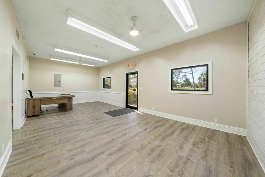 More Photos Of 726 Airport Rd, Panama City Loft Creative Space For Lease