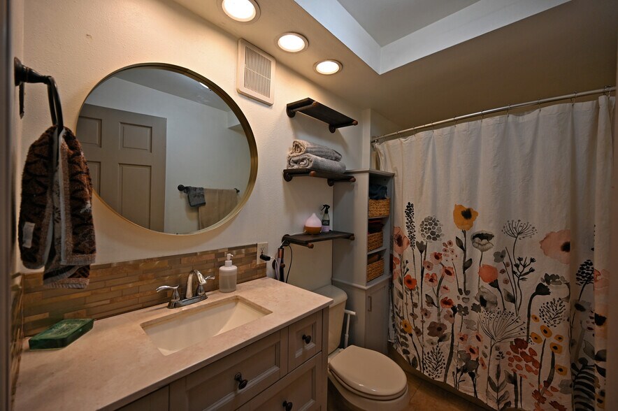 More Photos Of N47W30815 Hill St, Hartland General Retail For Sale