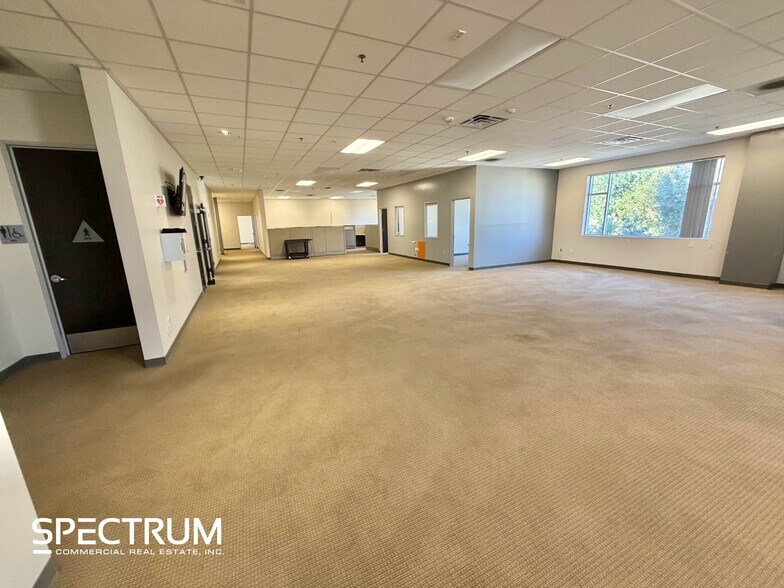 More Photos Of 25106 Avenue Tibbitts, Valencia Loft Creative Space For Sale